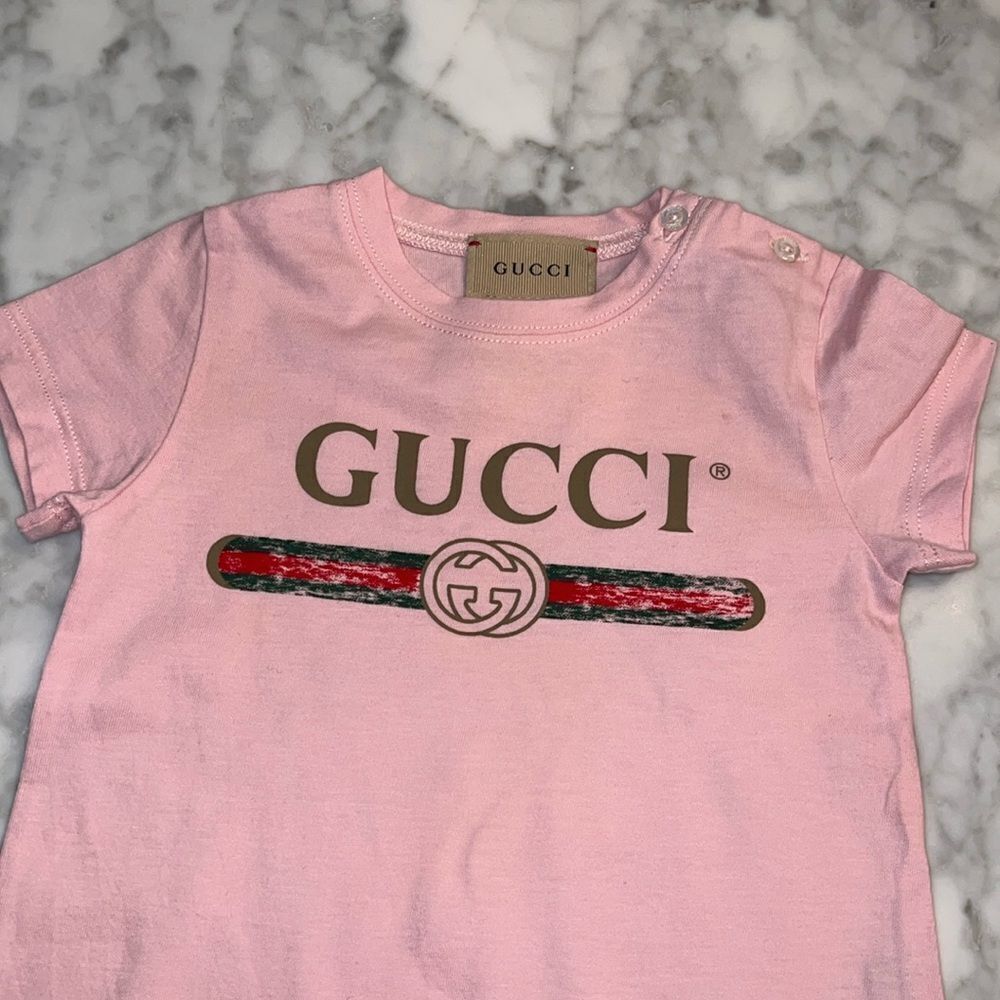GUCCI PINK LOGO 3 PIECE BABYSUIT GIFT SET 3/6M - Picture 8 of 15